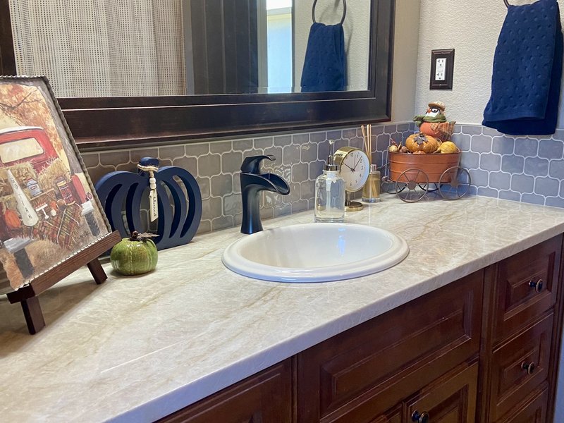 gray-bathroom-tile-backsplash